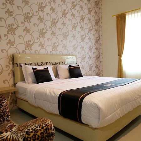 Oyo 1616 Hotel Central City 2 Tanjung Pandan Exterior foto