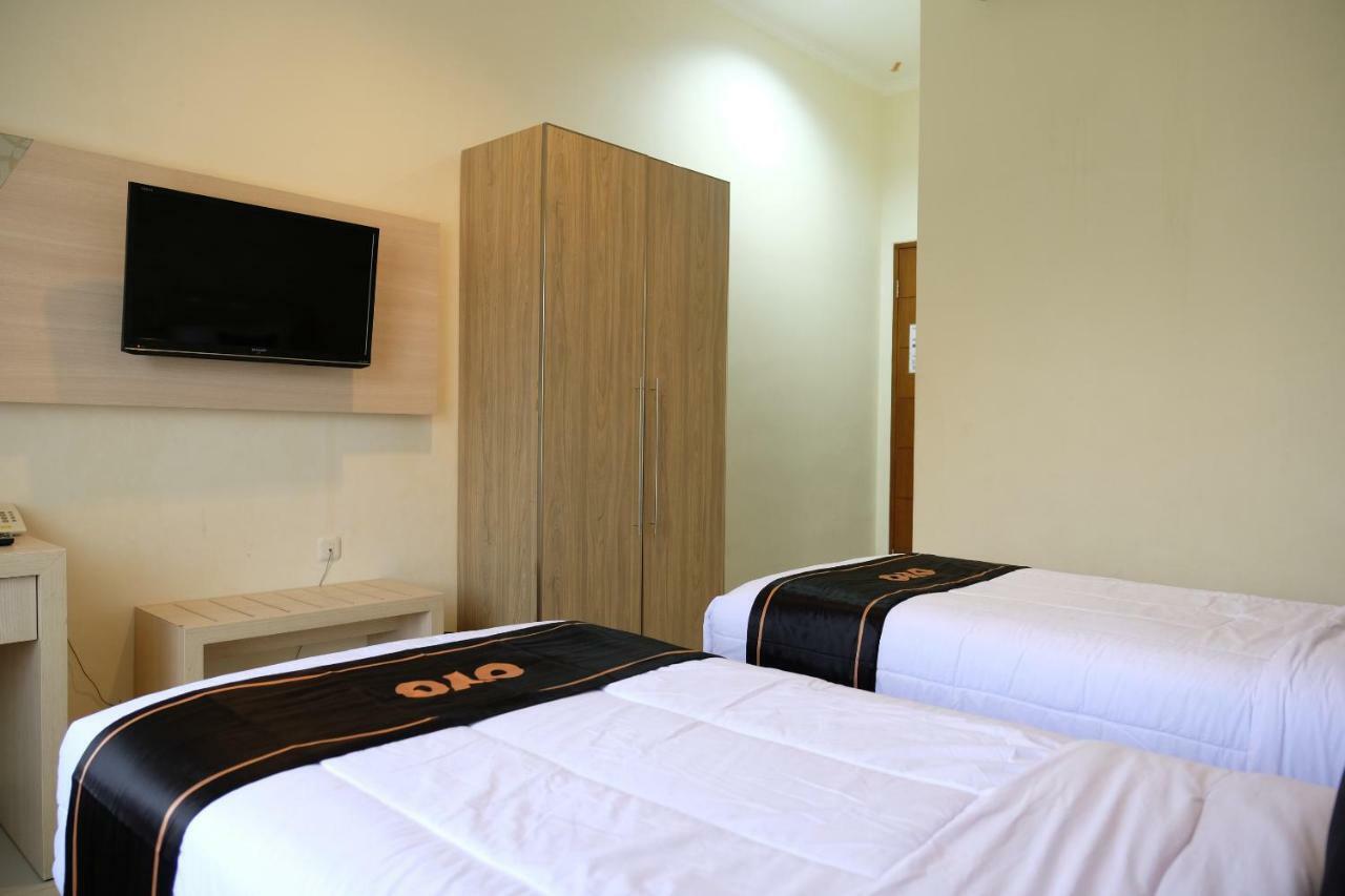 Oyo 1616 Hotel Central City 2 Tanjung Pandan Exterior foto