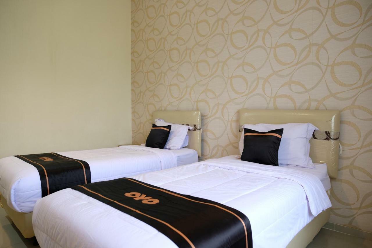 Oyo 1616 Hotel Central City 2 Tanjung Pandan Exterior foto